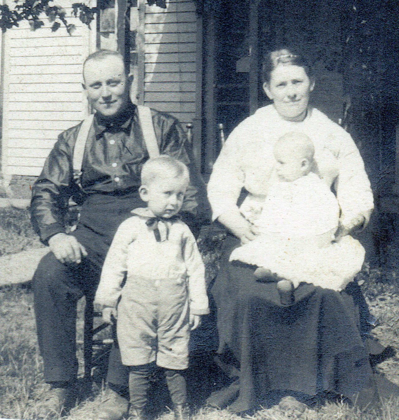 Amos_Bertha_John_Frank.jpg